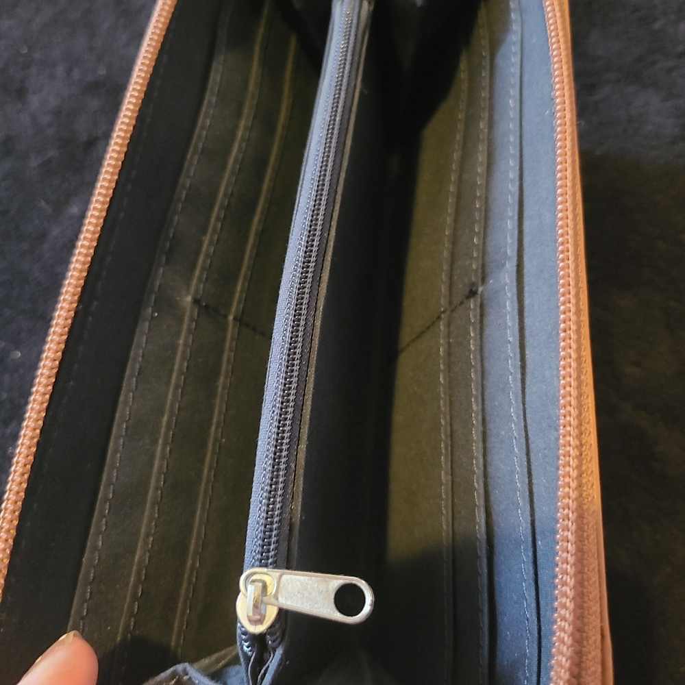 Tommy Hilfiger Wallet - Picture 5 of 5